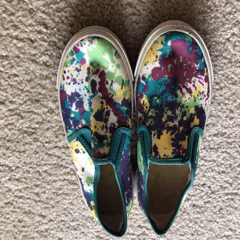 UGG SLIDE-ON LOAFERS GRAFFITI